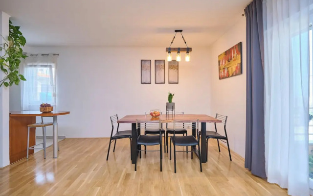 Harmony Seaside Apartment by Litto