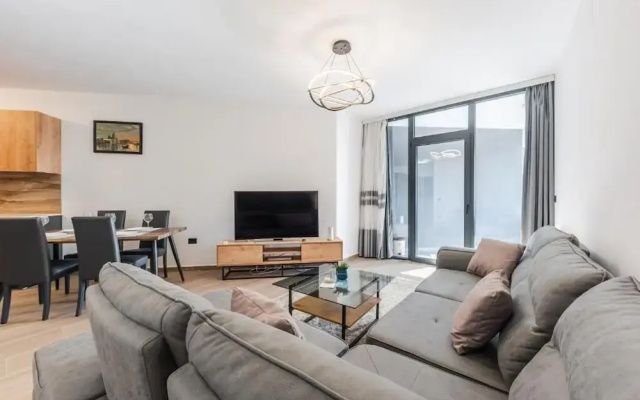 Hill Side Suite 1 by PS