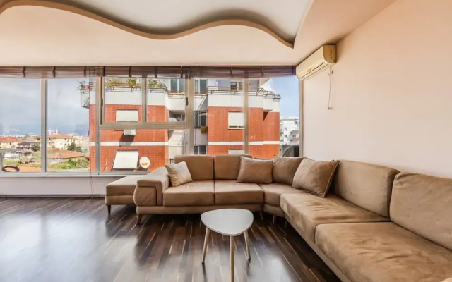 Spacious City-view Apartment Overlooking Shkod r