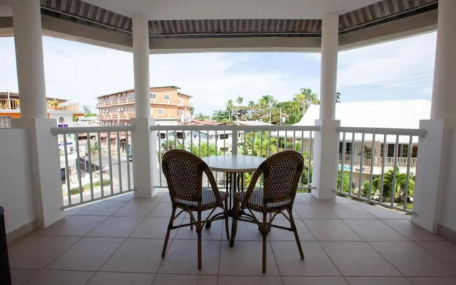 Tropical Suites Hotel