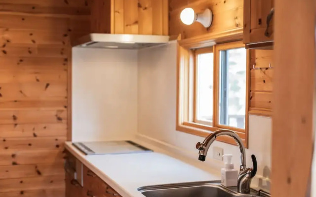 Izu House Luxury Log with Cozy Fireplace