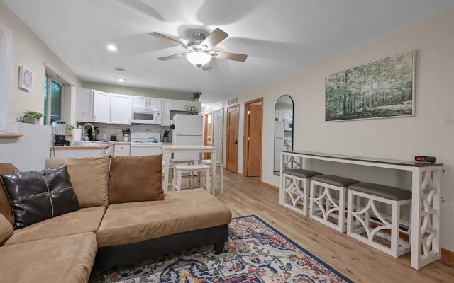 Mosinee Woodland Escape - Lower Suite