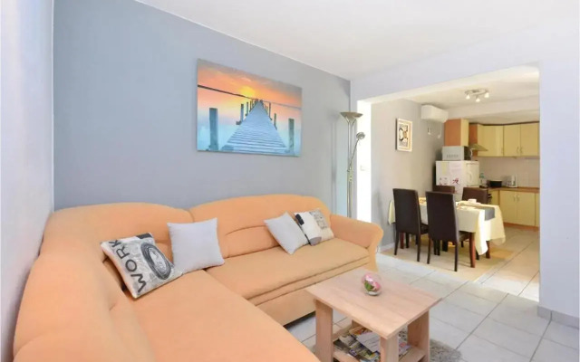 Two-Bedroom Apartment Okrug Gornji with Sea view 08
