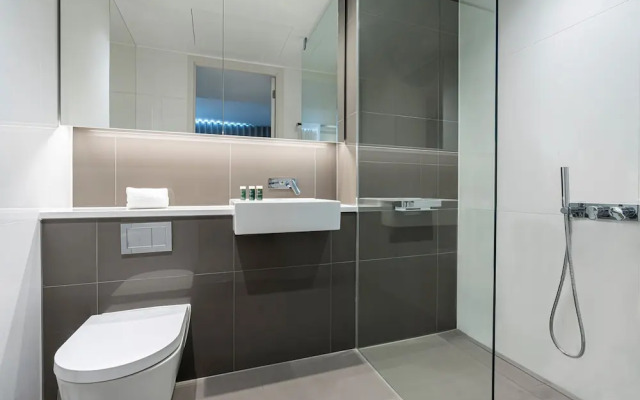 Sensational Two-bedroom Apartment by the River