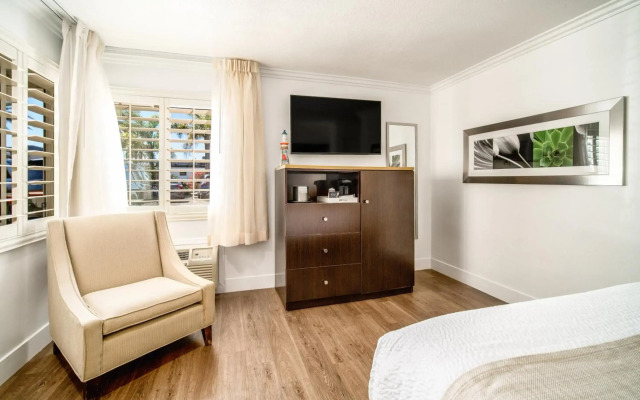 Little Inn By The Bay Newport Beach