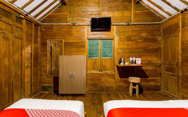 Roemah Gladak Kebon Sidoluhur by Oyo Rooms