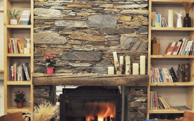 September Mountain Art Hotel