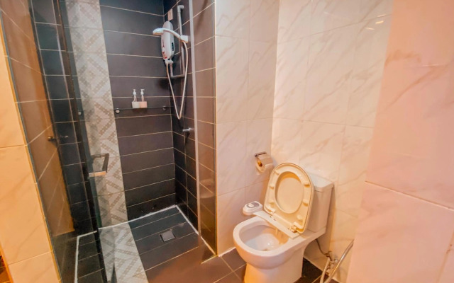 Crown8 Suite (Sunrise & City View)@Empire City