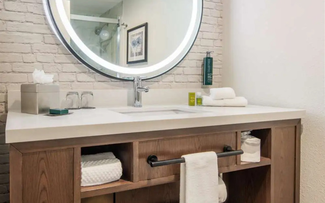 Doubletree by Hilton Monroe Township Cranbury