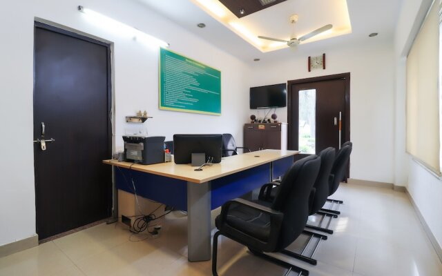 Oyo 60162 City Club And Hotels