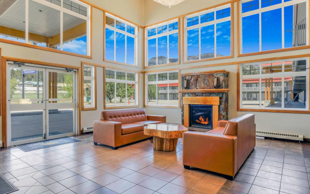 Days Inn by Wyndham Golden