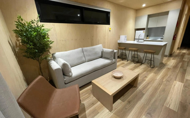 Takarakka Bush Resort – Guest Rooms – Rewan