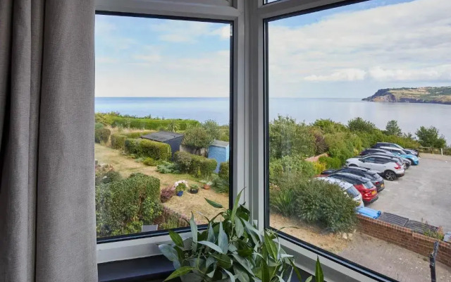 Host Stay Raven House