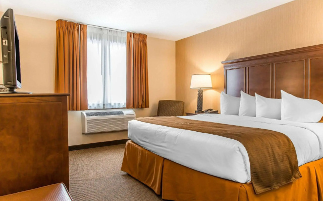 The Black Swan Lee - Lenox, an Ascend Collection Hotel