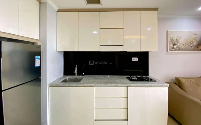 Apt Pejaten Park 2 BR Luas dgn Swim Pool & Netflix