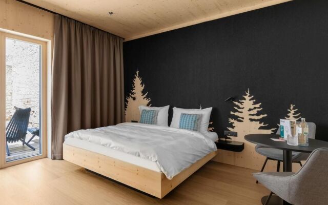 numa   Wood Rooms & Apartments