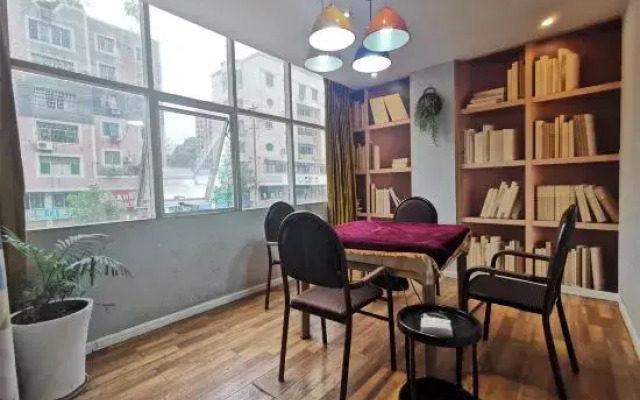 Huaying Qianli Express Hotel