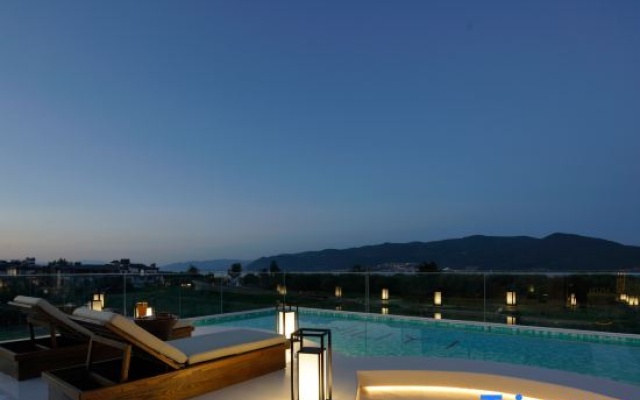 Mu Yi Mu Yi See the mountains and wild luxury art vacation – Pool – Dali