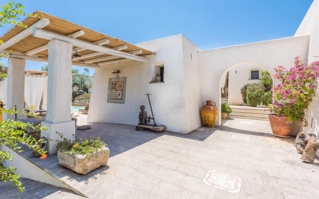 Pool, Trullo and Nature Preserve