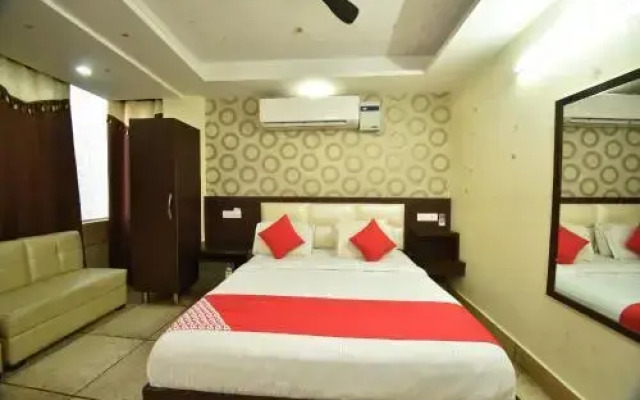OYO 8950 Hotel Jhankar