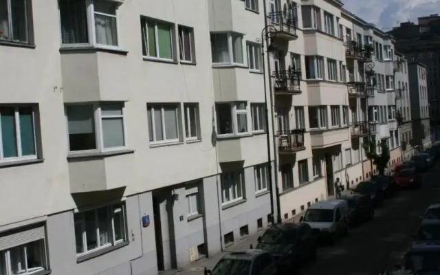 Smulikowskiego 9
