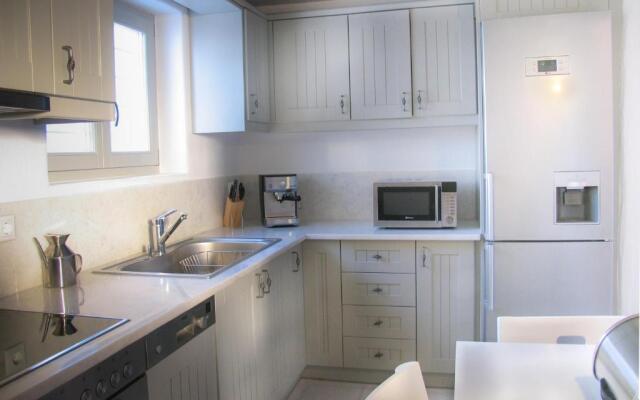 House with private pool