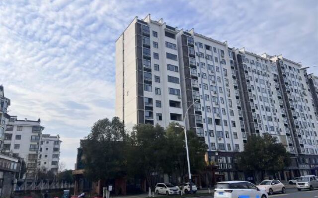 Yueya Fengjing Hotel (Shangrao Wuyuan Cultural Square Landscape Bridge)