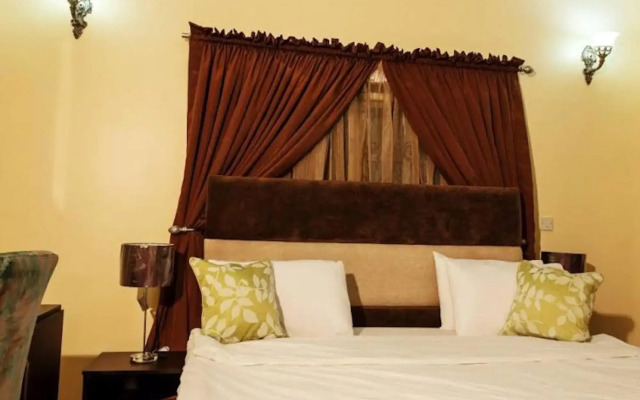 Topaz Luxury Suites & Apartments