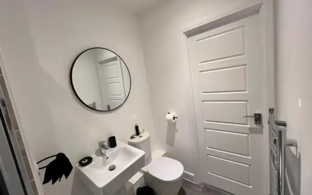 Modern 2 Bedroom Apartment