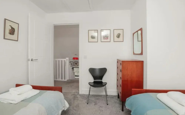 27 Strathtay Lodges