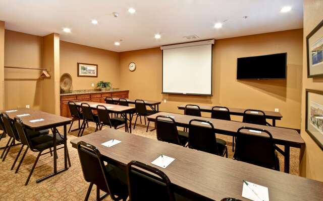 GrandStay Hotel & Suites