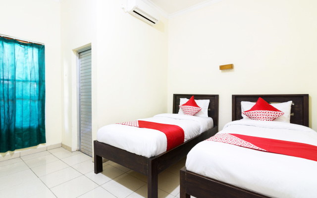 OYO 1338 Hotel Sartika – Guest Rooms – Yogyakarta