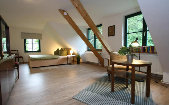 Semi detached house, Glave