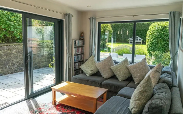 Whinstones at 4 The Villas