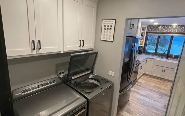 Freshly Updated Lake Michigan Home With Pool