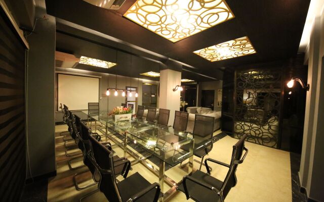 Monsoon Inn