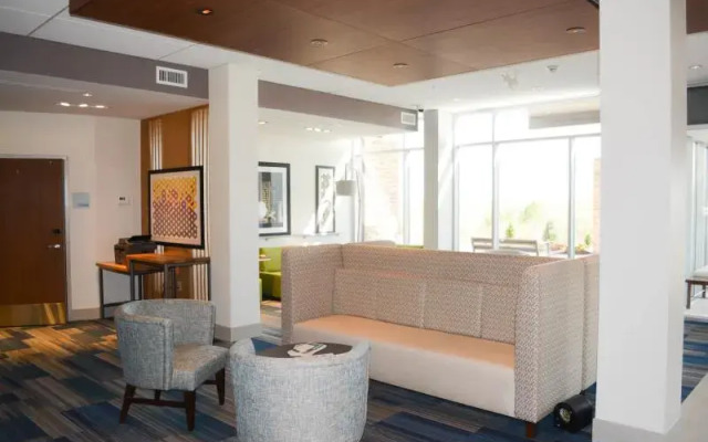 Holiday Inn Express & Suites Oswego