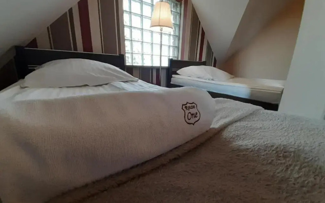 Route One - Restauracja & Pokoje Hotelowe