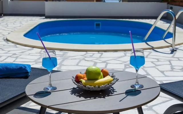 Charming Villa in Jasenice With Pool