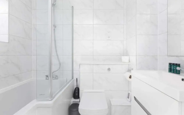 Modern 2 Bed, for up to 4, Excel/city Airport