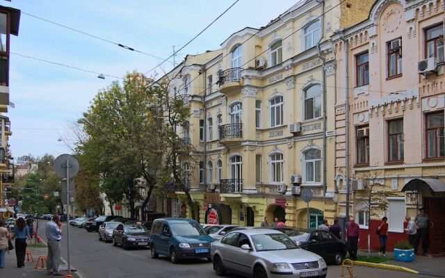 Апартаменты UKR Apartments