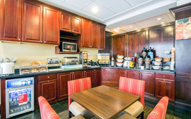 Comfort Suites at Woodbridge