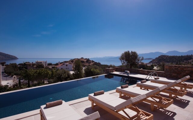 Luxury Villa With Stunning Views in Agios Nikolaos