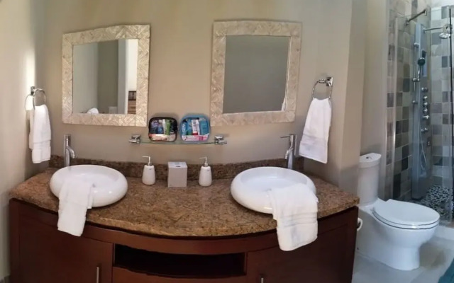 Poinciana w-Hot Tub-Walk to the beach