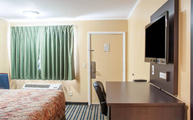 Amherst Inn & Suites