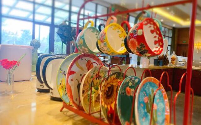 Xinjin Celebrity City Hotel