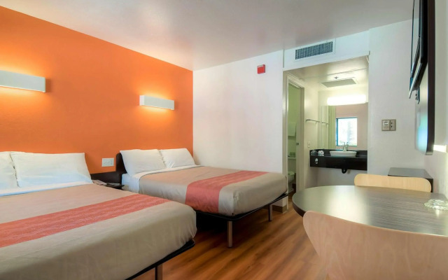 Motel 6 Palm Springs, CA - Downtown