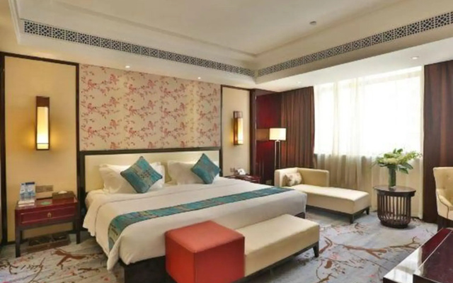 Kailaifu Haoting Hotel (Nanning Binhu Road Metro Station)
