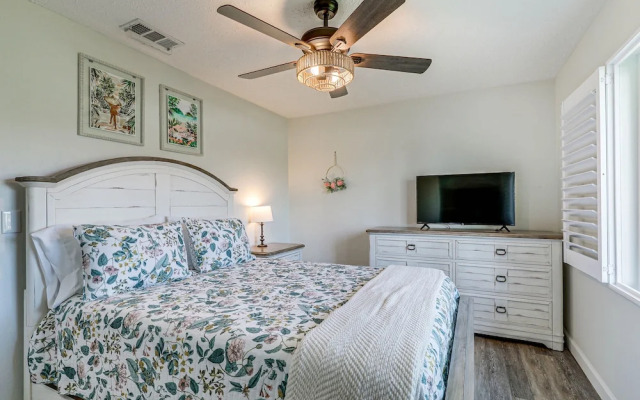 Apollo Beach Oasis: Lanai + Heated Pool!