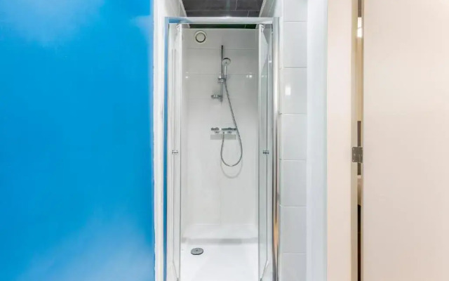 Magnificent modern, sleek & stylish decorated Loft